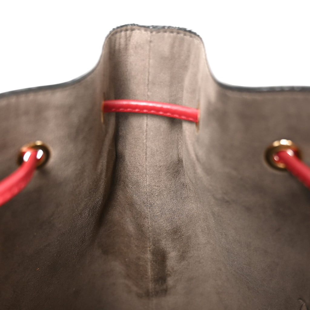 Vitello Grace F is Fendi Bi-Color FF 1974 Embossed Grande Mon Tresor Bucket Bag Maya Black Fragola