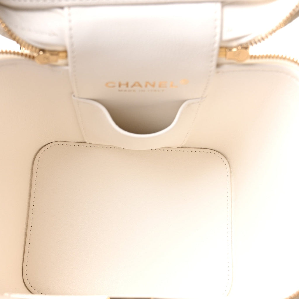 Caviar Quilted Small Top Handle Vanity Case With Chain White