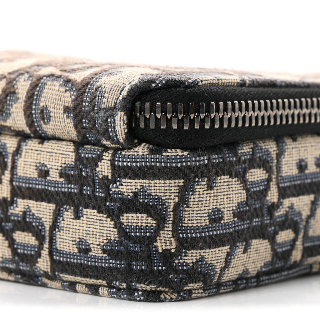 Oblique Messenger Pouch Black