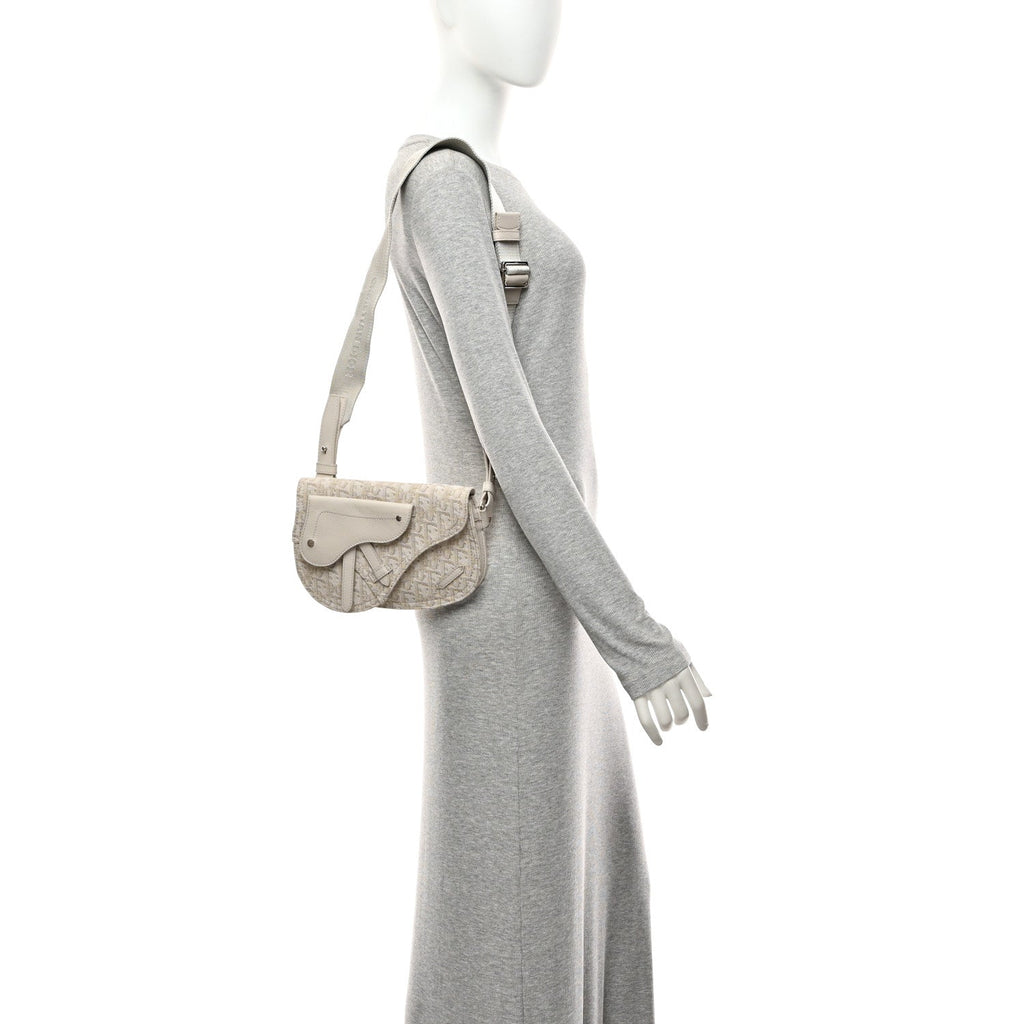 Oblique Saddle Messenger Pouch Beige