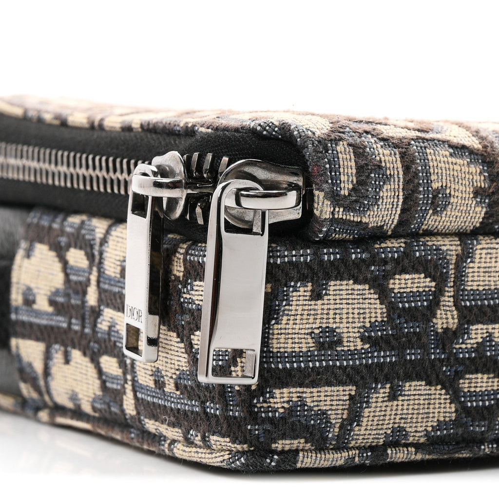 Oblique Messenger Pouch Black