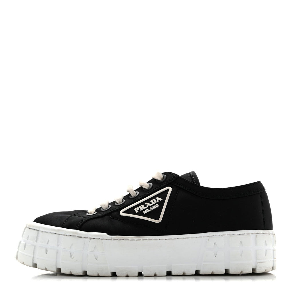 Re-Nylon Gabardine Triangle Logo Double Wheel 50mm Sneakers 38.5 Black