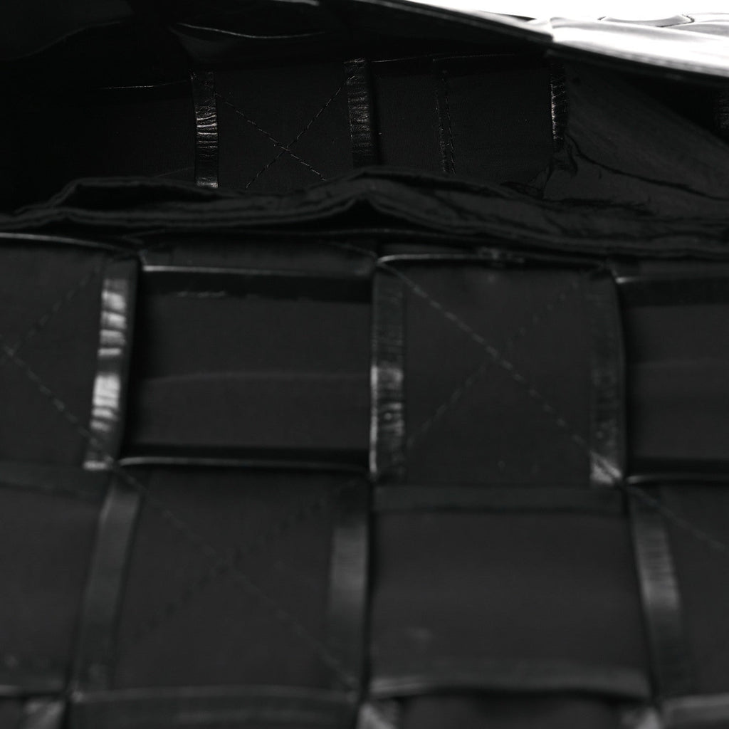 Paper Calfskin Maxi Intreccio The Belt Cassette Bag Black