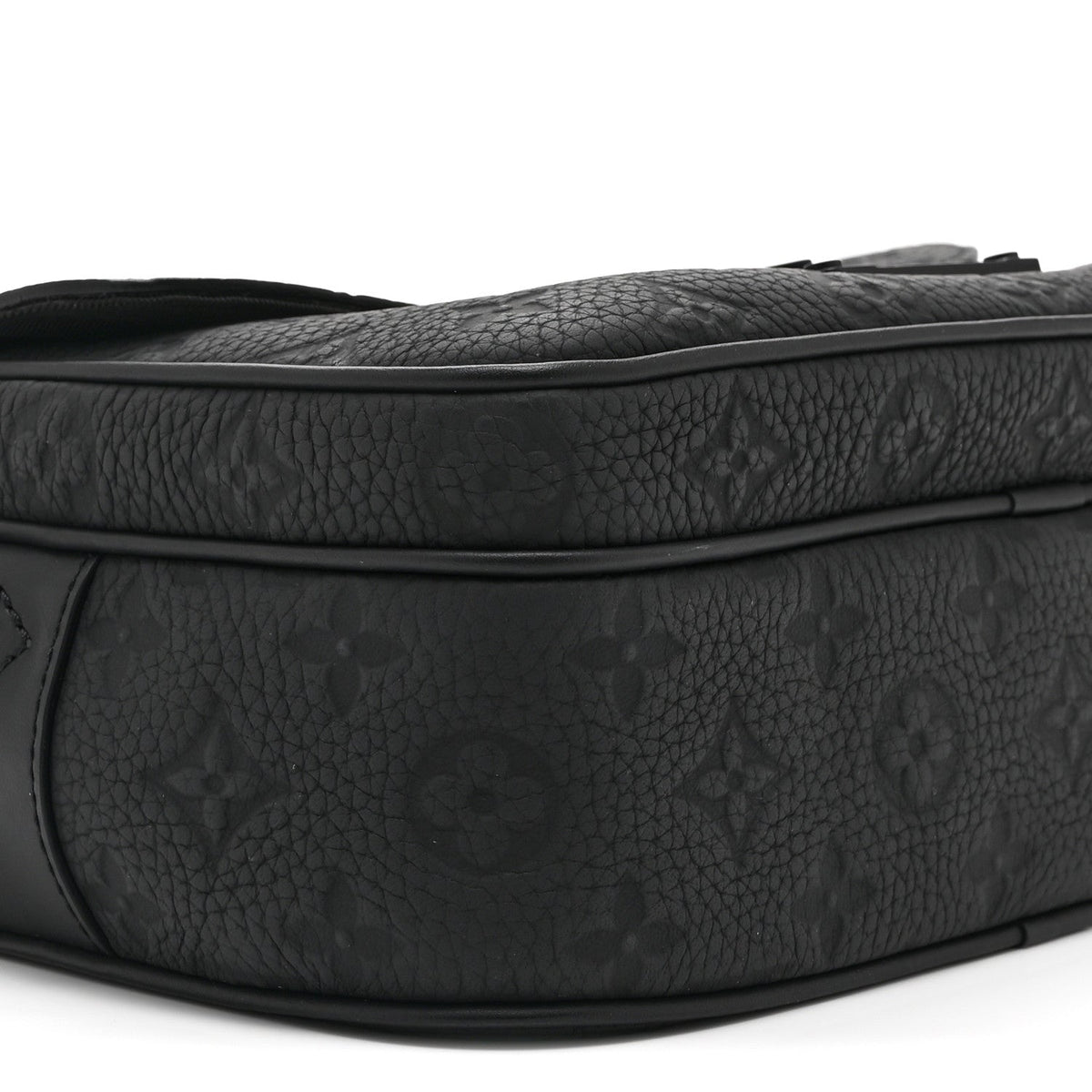 Taurillon Monogram S Lock Messenger Black