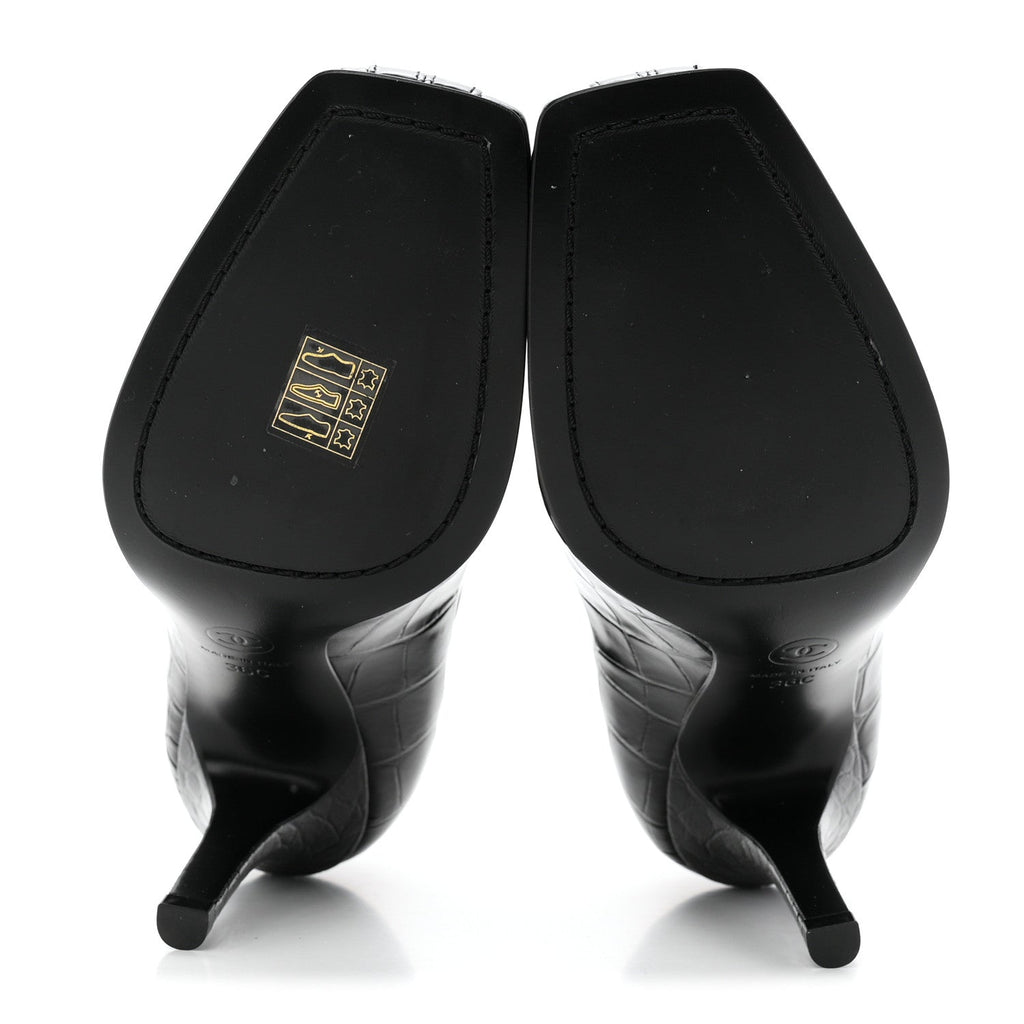 Crocodile Embossed Patent Calfskin Pumps 36 Black