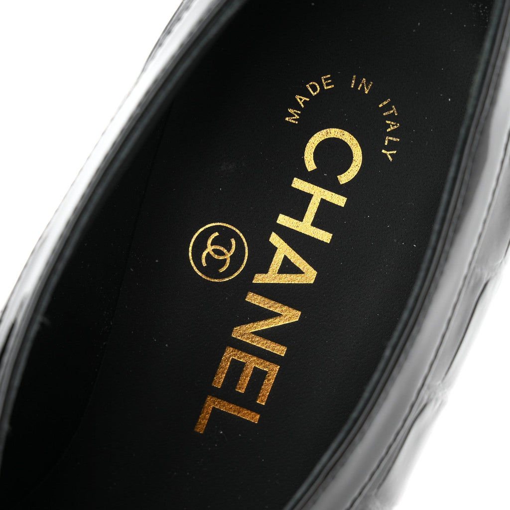 Crocodile Embossed Patent Calfskin Pumps 36 Black