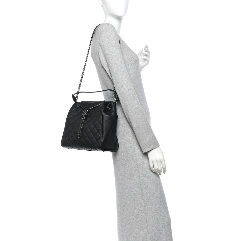 Caviar Quilted Medium CC Bucket Bag Black