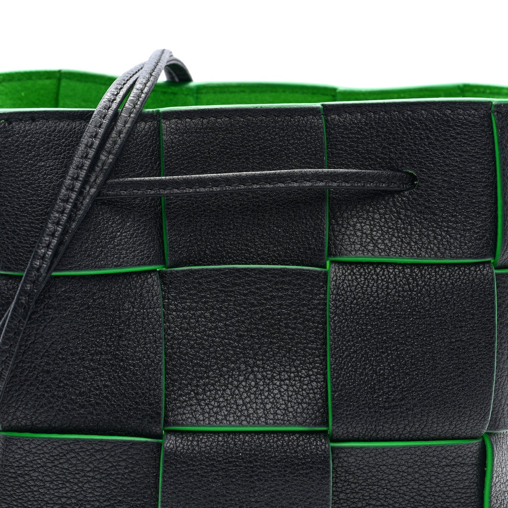 Calfskin Maxi Intrecciato Small Cassette Bucket Bag Black Parakeet