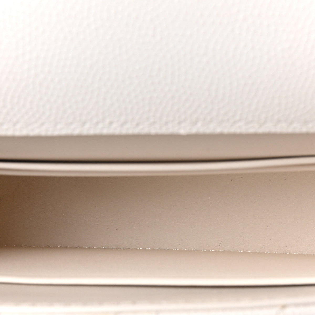 Caviar Quilted Coco Handle Clutch With Chain White