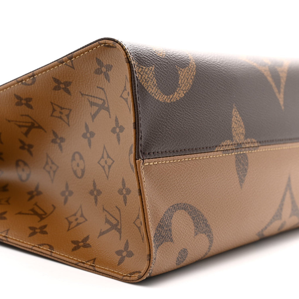 Reverse Monogram Giant Onthego MM